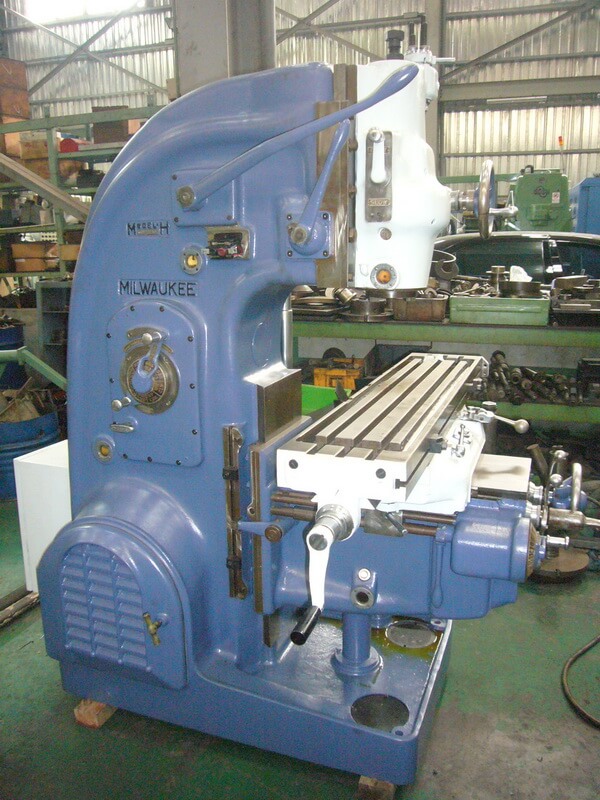 Vertical Milling Machine (K&T Milwaukee) photo 3