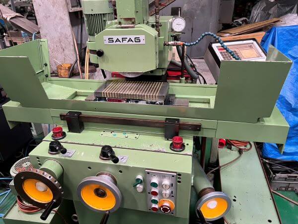 Vertical and Horizontal Surface Grinder Machine photo 2