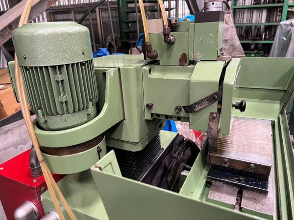 Vertical and Horizontal Surface Grinder Machine photo 4