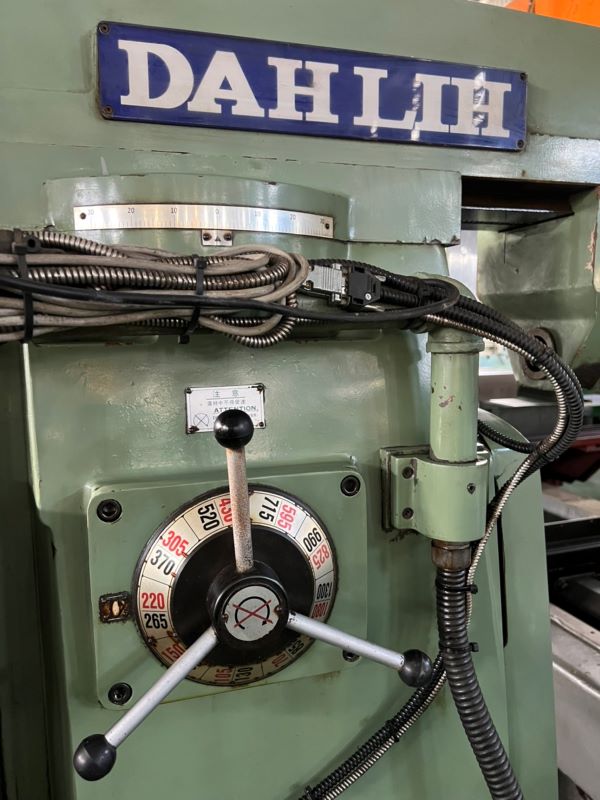Vertical and Horizontal Universal Milling Machine photo 3