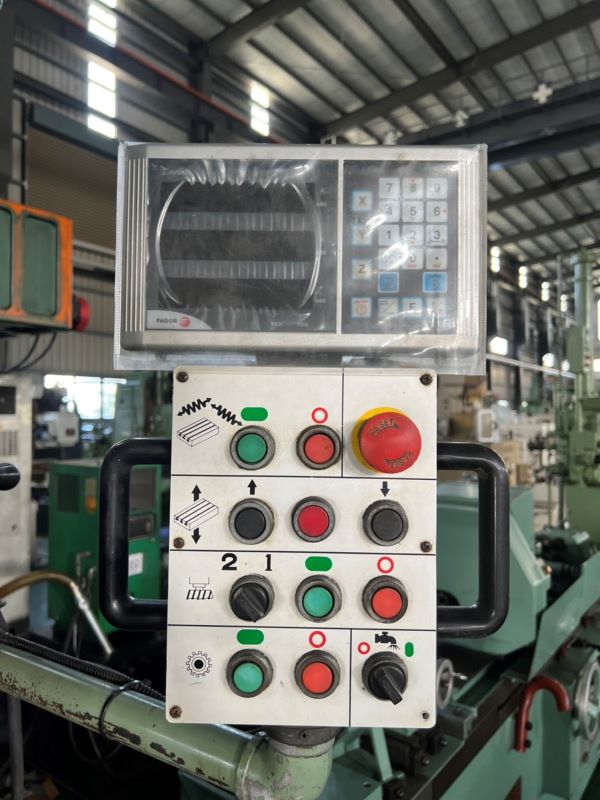 Vertical and Horizontal Universal Milling Machine photo 6
