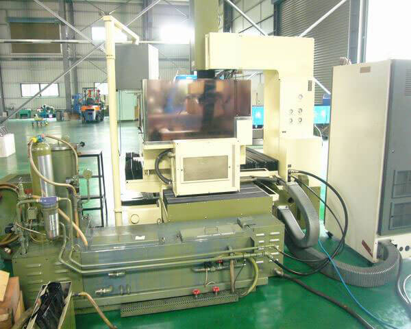Wire Electrical Discharge Machine (Wire-Cut) photo 3