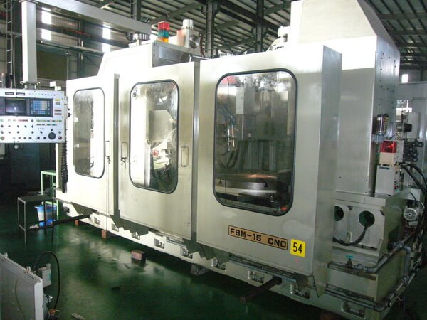 CNC Gear Hobbing Machine photo 2