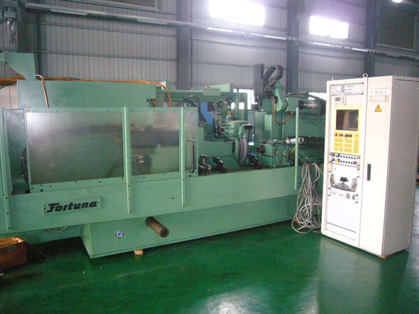 CNC Cylindrical Grinding Machine photo 6