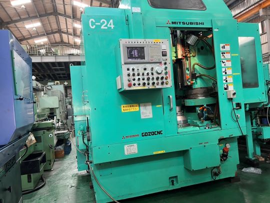 5 Axis CNC Gear Hobbing Machine