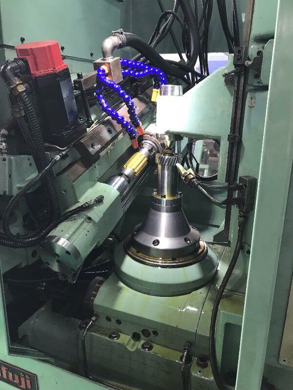 5 Axis CNC Hobbing Machine photo 9