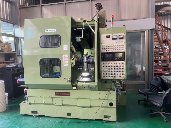 5 Axis CNC Hobbing Machine photo 2