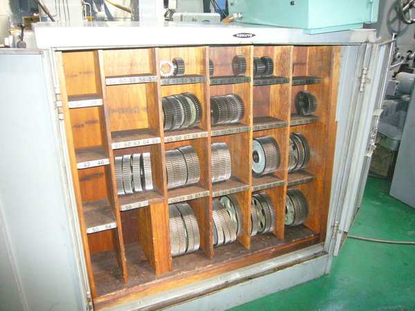 Kashifuji KR-600 Gear Hobbing Machine photo 8