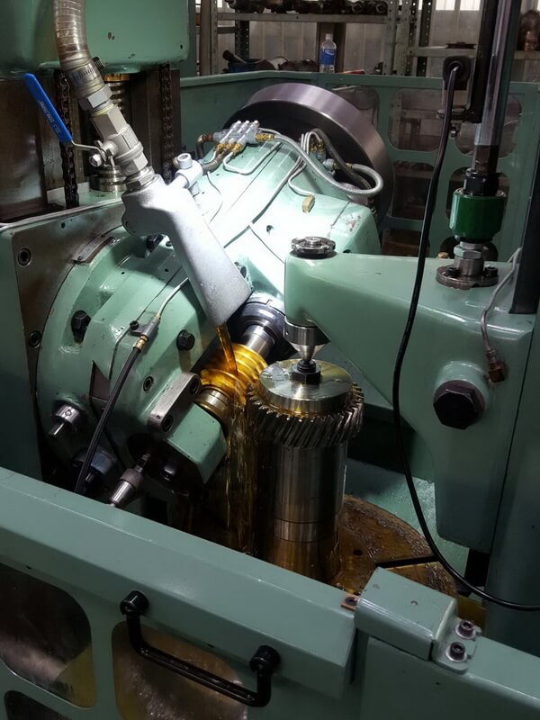 Kashifuji KR-601 Gear Hobbing Machine photo 3