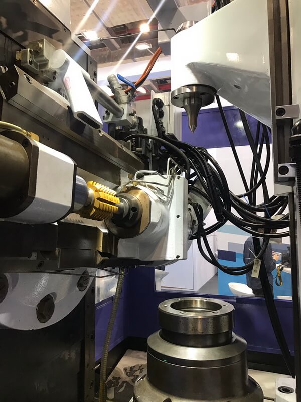 CNC Gear Hobbing Machine photo 3