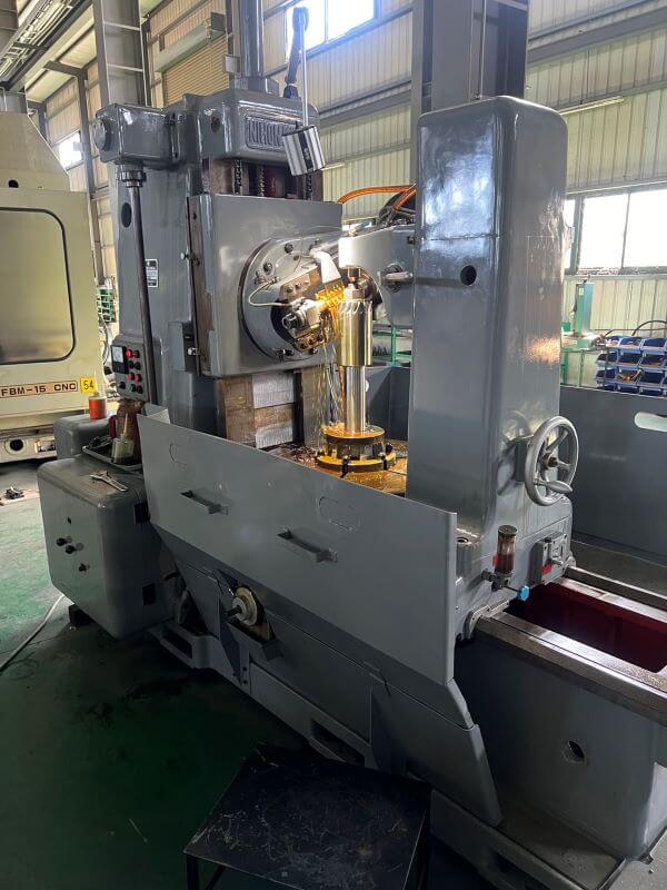 Nihonkikai ND-3 (1260) Gear Hobbing Machine photo 2