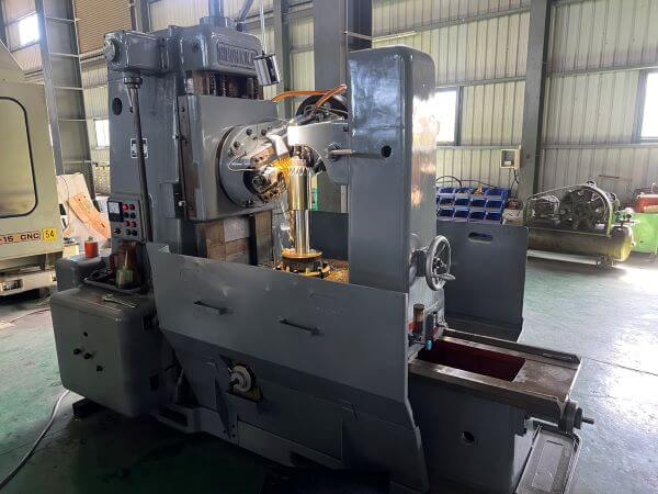 Nihonkikai ND-3 (1260) Gear Hobbing Machine photo 3