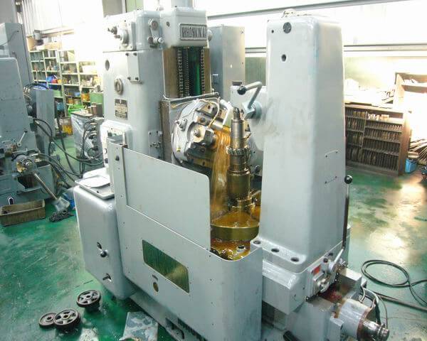 Nihonkikai NDP-2(660) Gear Hobbing Machine