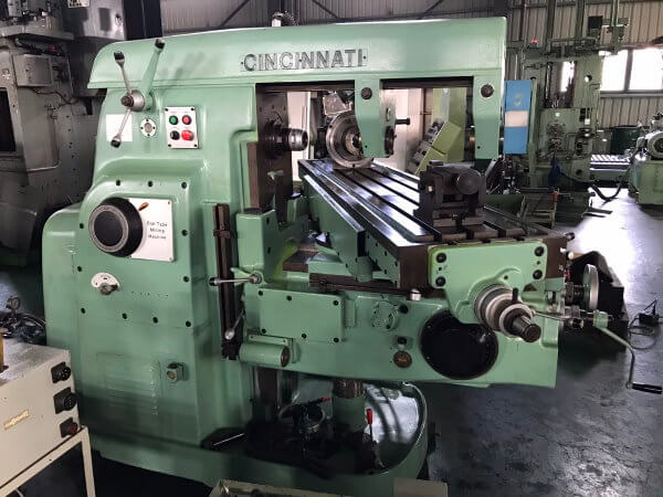 Universal Horizontal Milling Machine