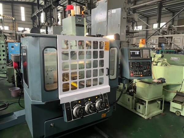 CNC Milling Machine photo 2