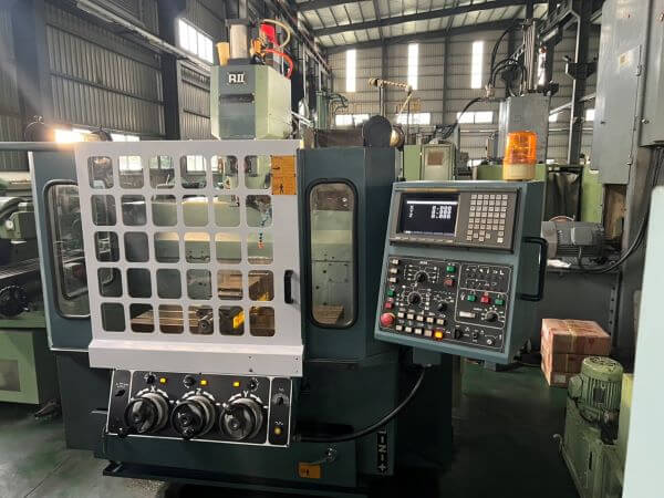 CNC Milling Machine photo 3