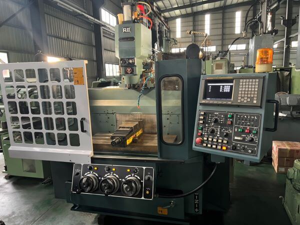 CNC Milling Machine photo 4