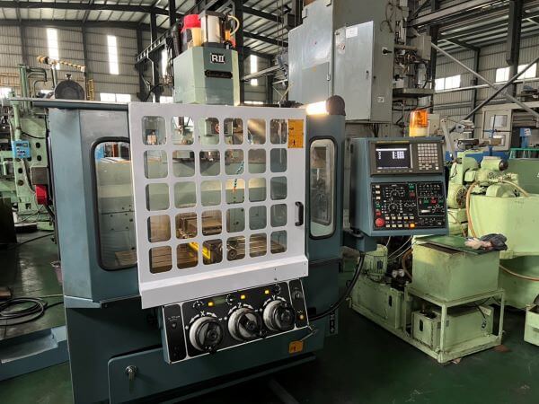 CNC Milling Machine photo 7