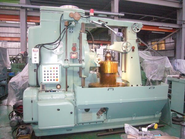 Pfauter RS-3V Gear Hobbing Machine photo 2