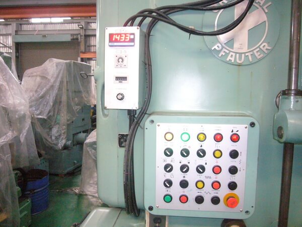 Pfauter RS-3V Gear Hobbing Machine photo 3