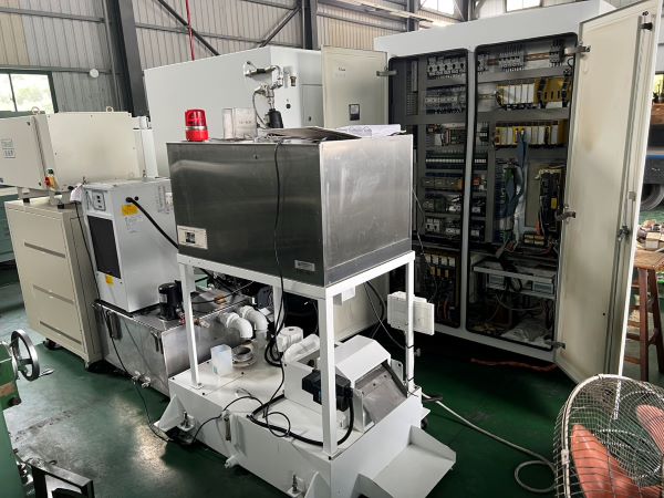 CNC Universal Cylindrical Grinding Machine (for External and Internal Grinding) photo 9