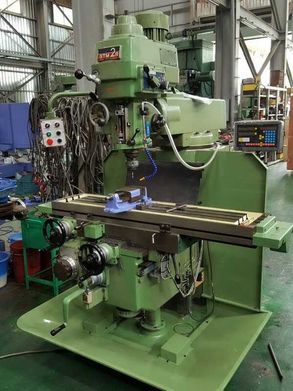 Ram Type Vertical Milling Machine photo 2