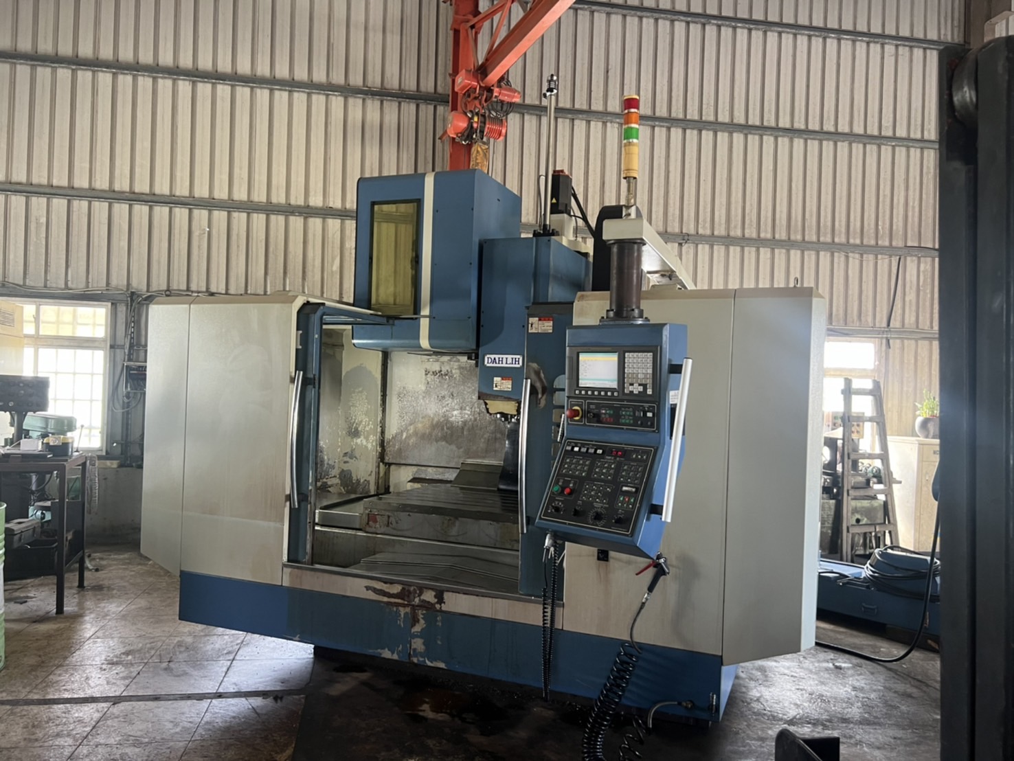 Dah Lih Vertical Machining Centre photo 4