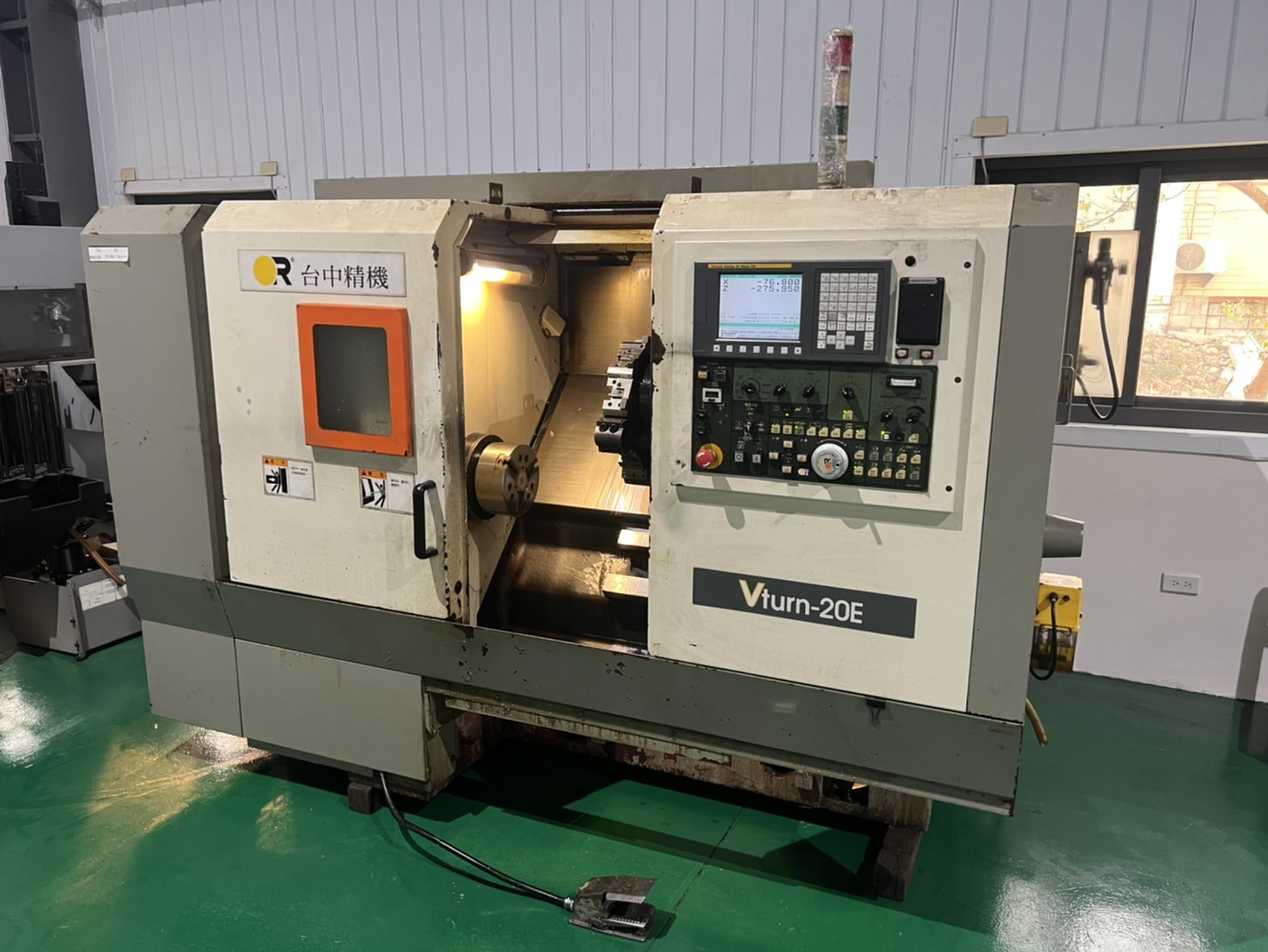 Victor Taichung V-20E CNC Lathe photo 3