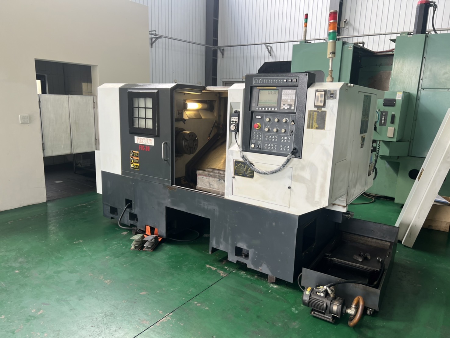 Feeler FTC-30 CNC Lathe photo 6