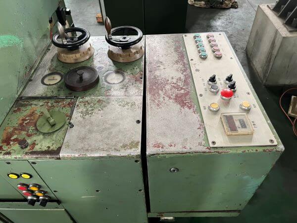 Spur and Helical Gear Generating Grinding Machine photo 2